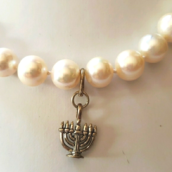 8mm hand knotted cultured pearls opaque necklace 18" - Picture 4 of 5